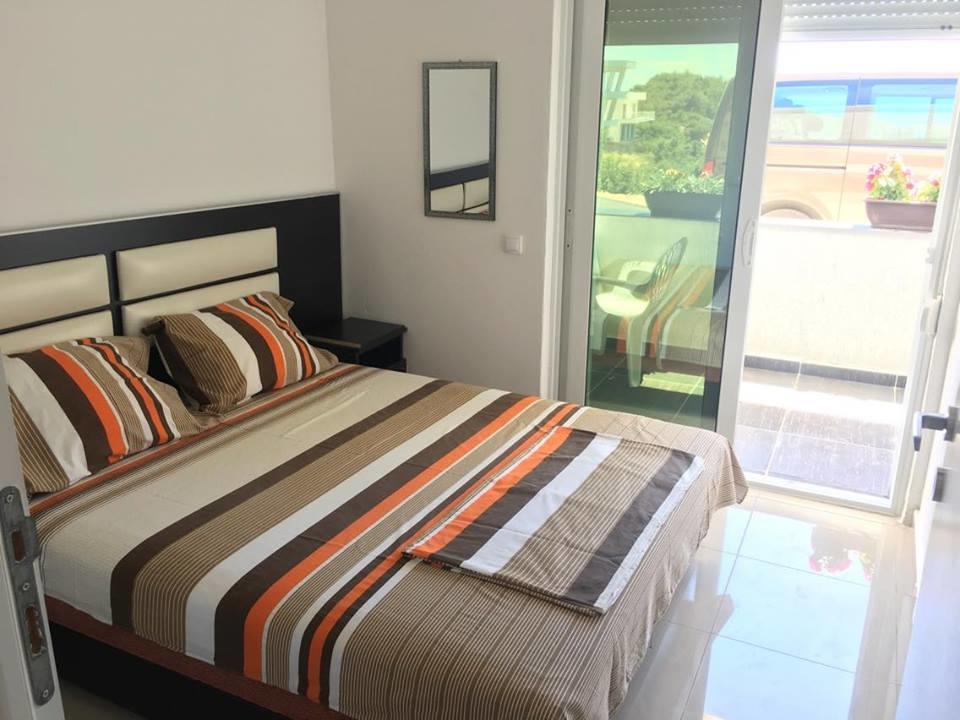 Apartmani Dini Ulcinj Luaran gambar