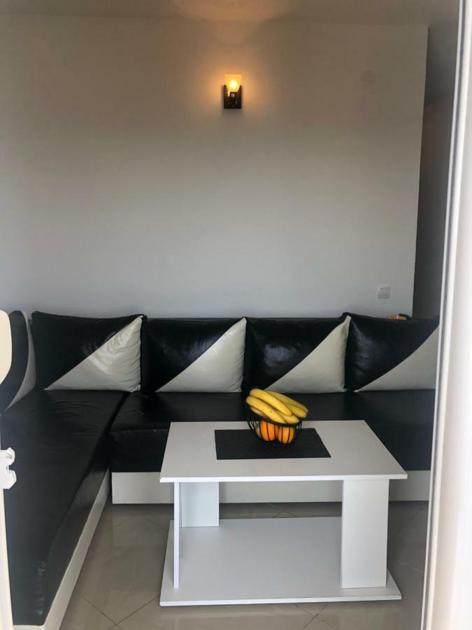 Apartmani Dini Ulcinj Luaran gambar